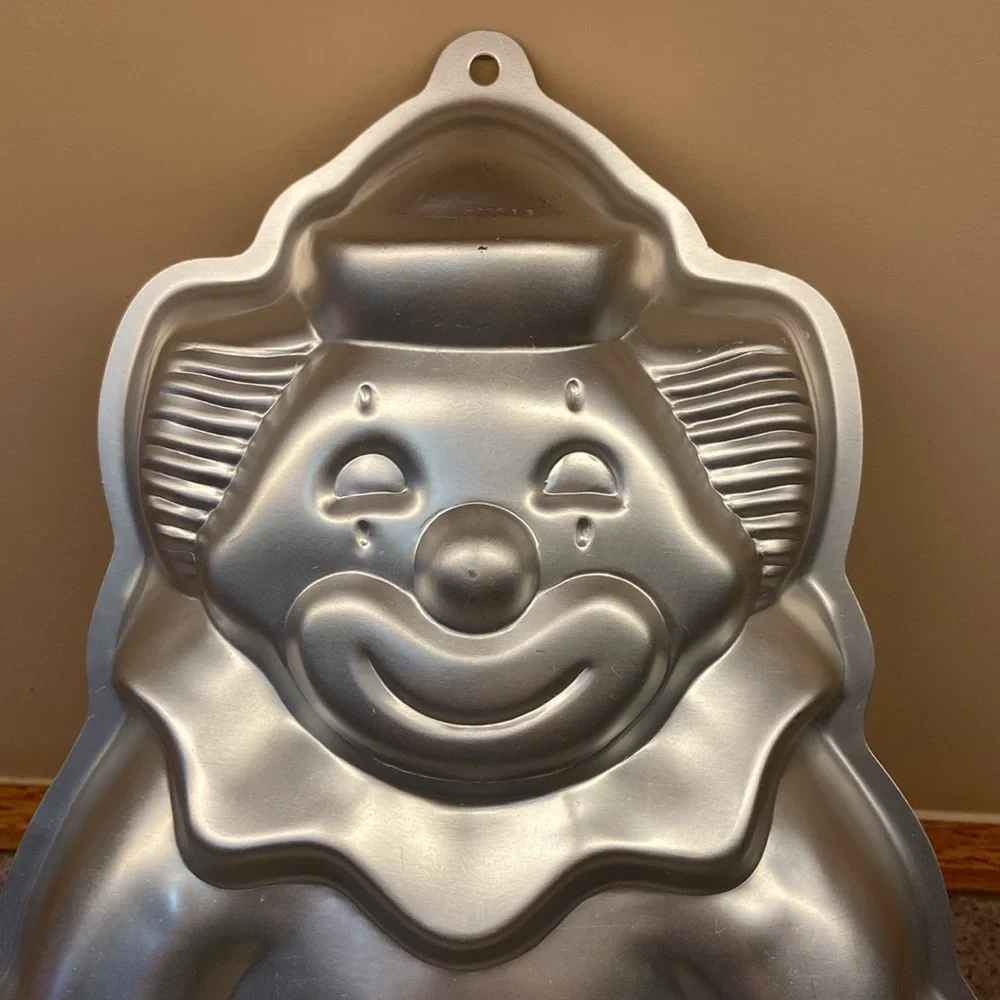 Vintage/Retired 1986 Wilton Circus Clown Aluminum Cake Pan Wilton 2105-9401